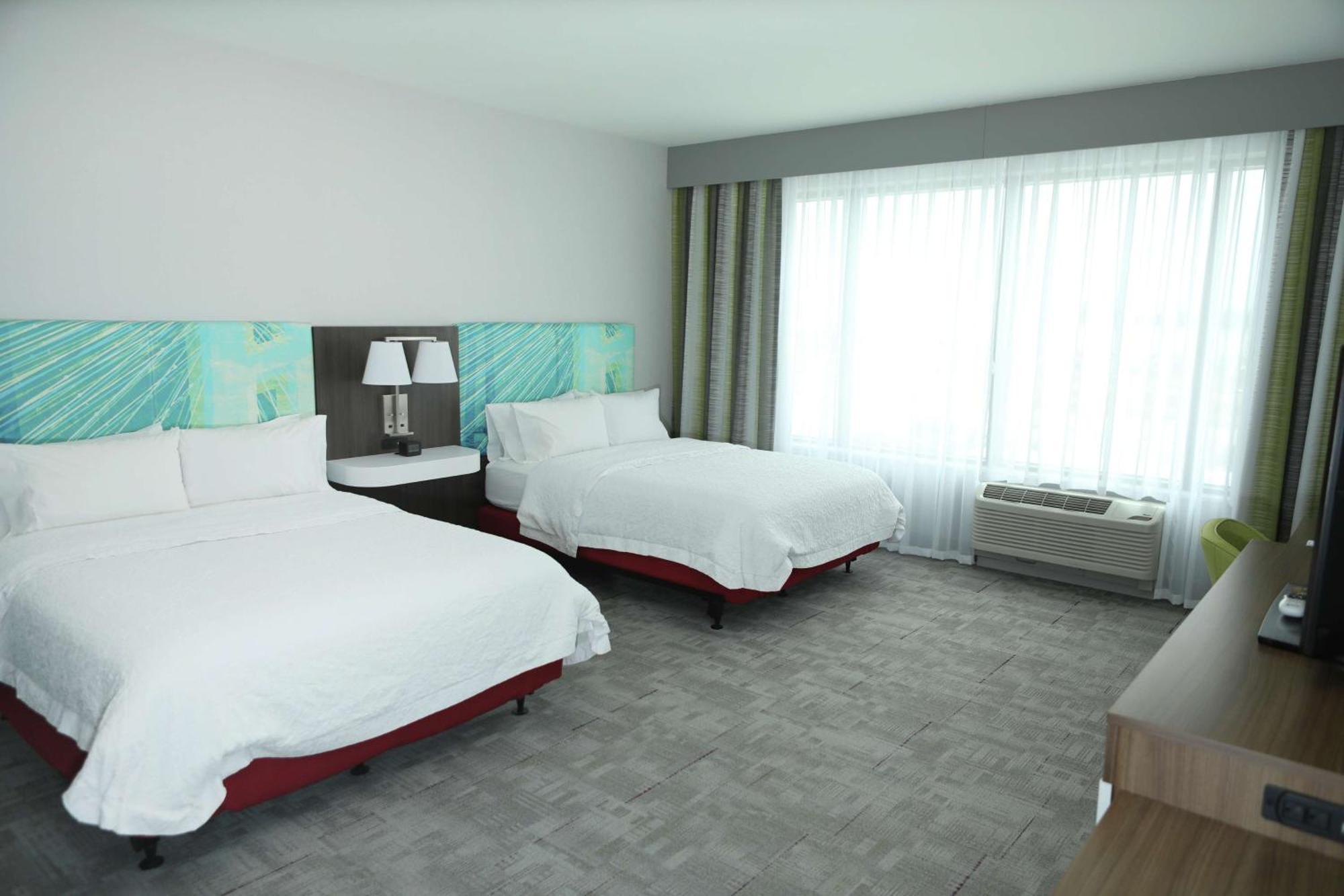 Hampton Inn & Suites Burlington Exterior photo