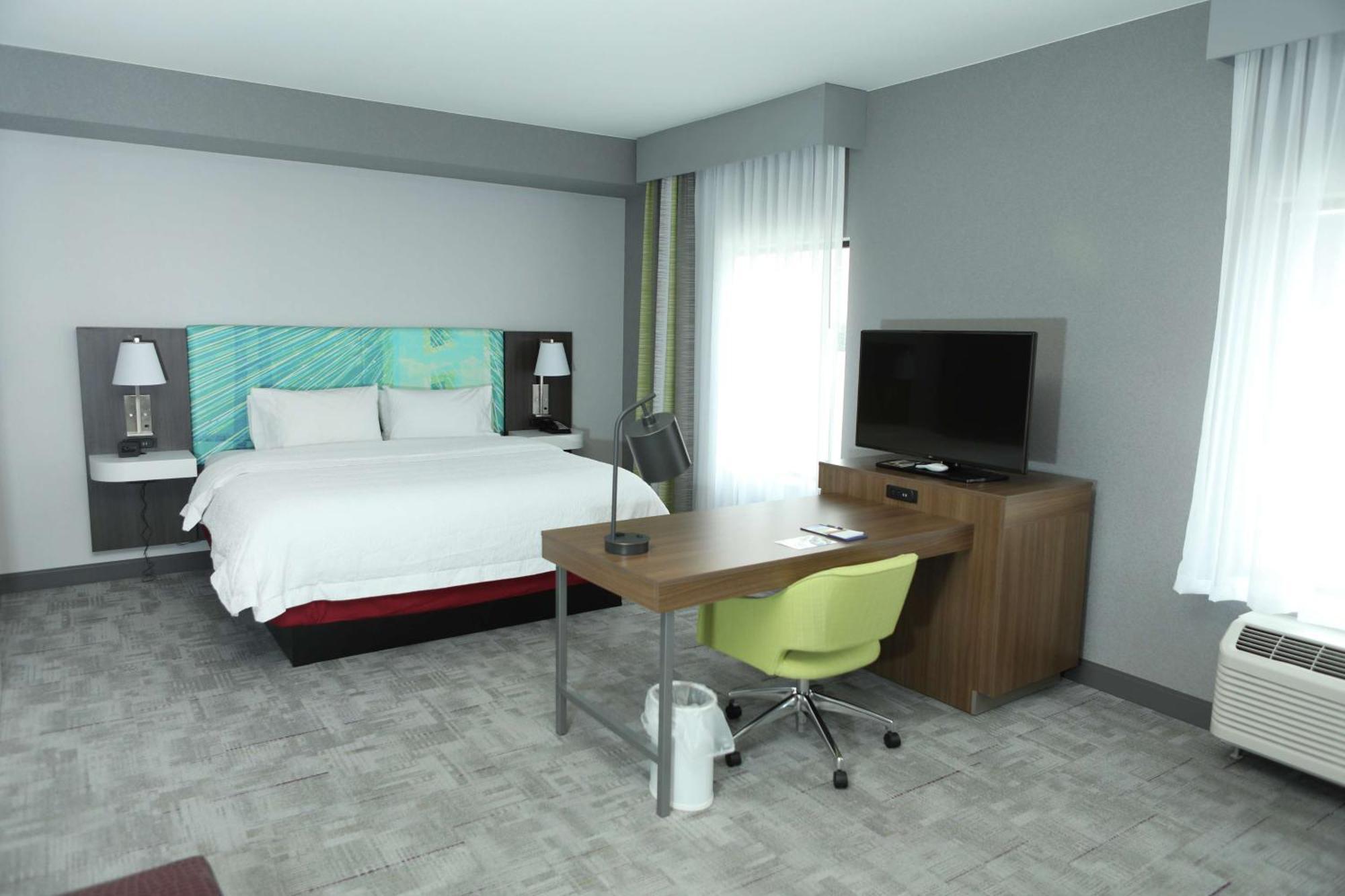 Hampton Inn & Suites Burlington Exterior photo