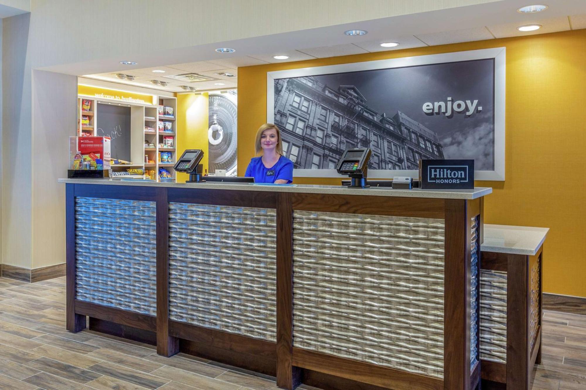 Hampton Inn & Suites Burlington Exterior photo